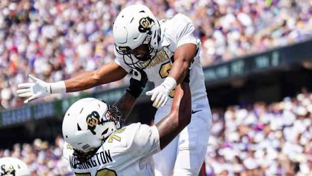 Savion Washington lifting up Dylan Edwards at TCU